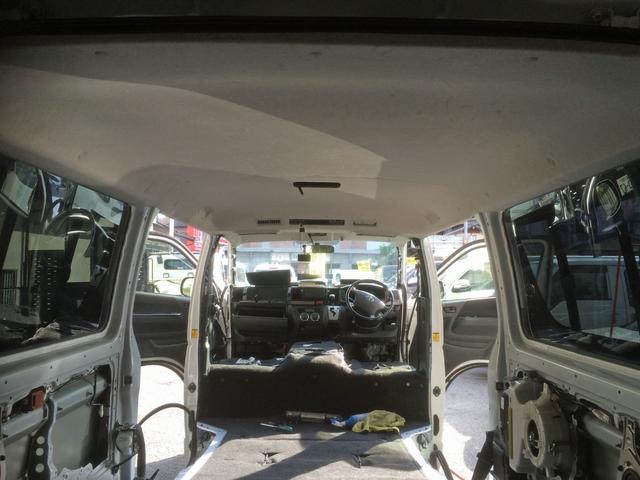 ハイエースバン スーパーＧＬ　ダークプライムＩＩ　６型・ワンオーナー・パノラミックビュー・リアモニター・ＬＥＤヘッドライト・スマートキー・ナビ・ＴＶ・バックカメラ・ＡＣ１００Ｖ付き（28枚目）