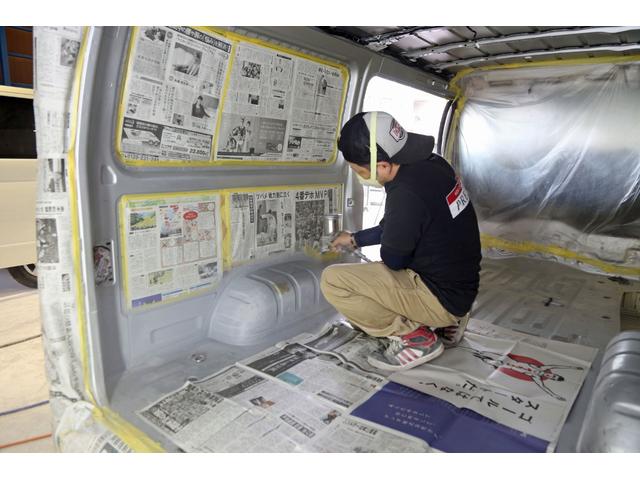 ハイエースバン スーパーＧＬ　ダークプライムＩＩ　アルパインフローティングナビ・トヨタセーフティーセンス・純正オプションアルミホイール・ＬＥＤヘッドライト・スマートキー付き（17枚目）