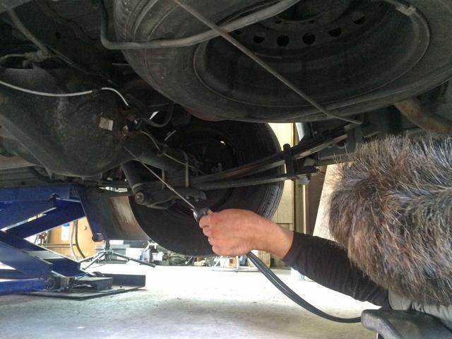 ハイエースバン スーパーＧＬ　ダークプライム　コーナーセンサー・純正アルミホイール・ウインカーミラー・ＡＣ１００Ｖ・ＬＥＤヘッドライト・スマートキー・ナビ・ＴＶ・バックカメラ付き（5枚目）