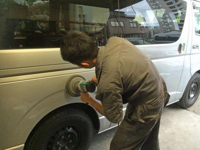 ハイエースバン スーパーＧＬ　ダークプライム　コーナーセンサー・純正アルミホイール・ウインカーミラー・ＡＣ１００Ｖ・ＬＥＤヘッドライト・スマートキー・ナビ・ＴＶ・バックカメラ付き（20枚目）