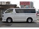 ハイエースバン スーパーＧＬ　ダークプライムＩＩ　５型・ワンオーナー禁煙車・純正ＬＥＤヘッドライト・スマートキー・ナビ・ＴＶ・純正バックモニター内蔵防眩インナーミラー・フルエアロ・ＡＣ１００Ｖ付き（4枚目）