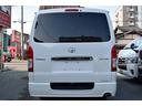 ハイエースバン スーパーＧＬ　ダークプライムＩＩ　５型・ワンオーナー禁煙車・純正ＬＥＤヘッドライト・スマートキー・ナビ・ＴＶ・純正バックモニター内蔵防眩インナーミラー・フルエアロ・ＡＣ１００Ｖ付き（8枚目）