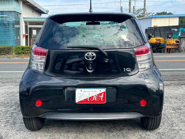 ｉＱ １００Ｇ　レザーパッケージ　革シート　スマートキー　ナビＴＶバックカメラ　フォグランプ（7枚目）