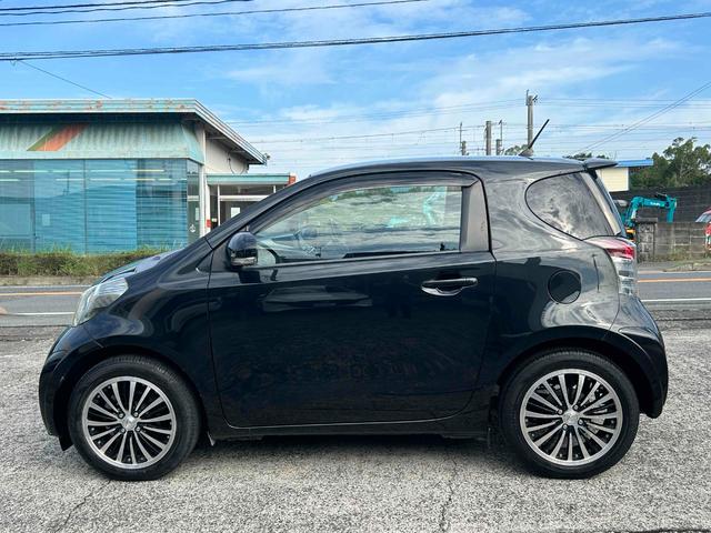 ｉＱ １００Ｇ　レザーパッケージ　革シート　スマートキー　ナビＴＶバックカメラ　フォグランプ（8枚目）