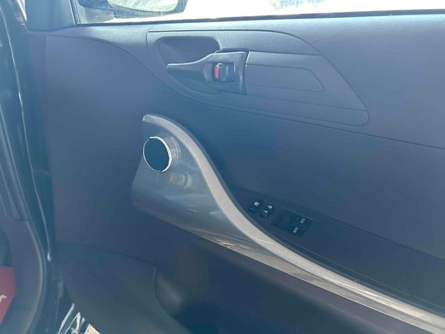 ｉＱ １００Ｇ　レザーパッケージ　革シート　スマートキー　ナビＴＶバックカメラ　フォグランプ（23枚目）