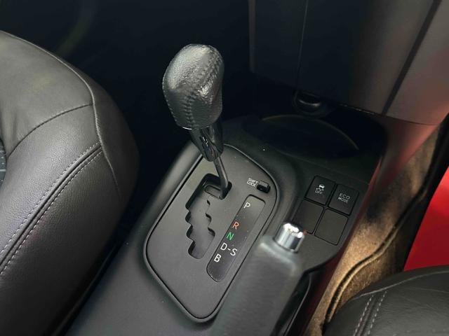 ｉＱ １００Ｇ　レザーパッケージ　革シート　スマートキー　ナビＴＶバックカメラ　フォグランプ（32枚目）