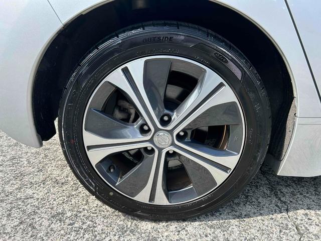 リーフ Ｘ　シートヒーター　ステアリングヒーター　プロパイロット　デジタルミラー　バックカメラ　ＥＴＣ　禁煙車　純正ナビＴＶ（10枚目）