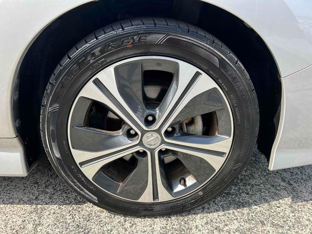 リーフ Ｘ　シートヒーター　ステアリングヒーター　プロパイロット　デジタルミラー　バックカメラ　ＥＴＣ　禁煙車　純正ナビＴＶ（12枚目）