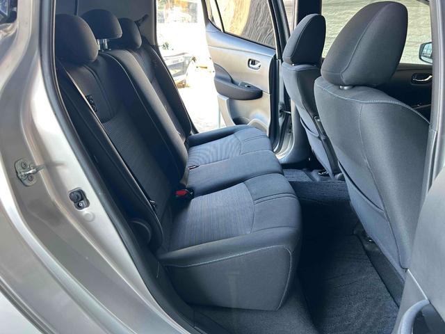 リーフ Ｘ　シートヒーター　ステアリングヒーター　プロパイロット　デジタルミラー　バックカメラ　ＥＴＣ　禁煙車　純正ナビＴＶ（17枚目）