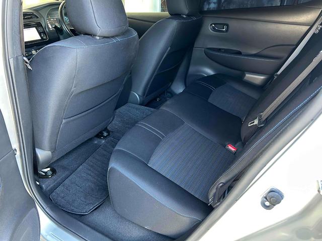 リーフ Ｘ　シートヒーター　ステアリングヒーター　プロパイロット　デジタルミラー　バックカメラ　ＥＴＣ　禁煙車　純正ナビＴＶ（20枚目）