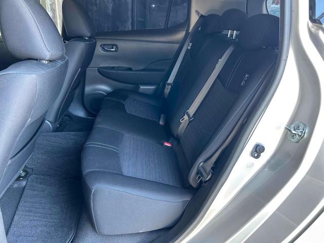 リーフ Ｘ　シートヒーター　ステアリングヒーター　プロパイロット　デジタルミラー　バックカメラ　ＥＴＣ　禁煙車　純正ナビＴＶ（21枚目）