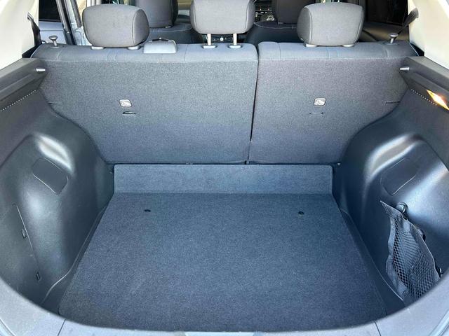 リーフ Ｘ　シートヒーター　ステアリングヒーター　プロパイロット　デジタルミラー　バックカメラ　ＥＴＣ　禁煙車　純正ナビＴＶ（22枚目）