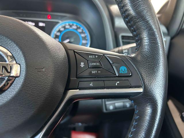 リーフ Ｘ　シートヒーター　ステアリングヒーター　プロパイロット　デジタルミラー　バックカメラ　ＥＴＣ　禁煙車　純正ナビＴＶ（33枚目）