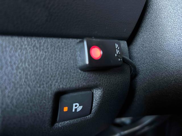 リーフ Ｘ　シートヒーター　ステアリングヒーター　プロパイロット　デジタルミラー　バックカメラ　ＥＴＣ　禁煙車　純正ナビＴＶ（35枚目）