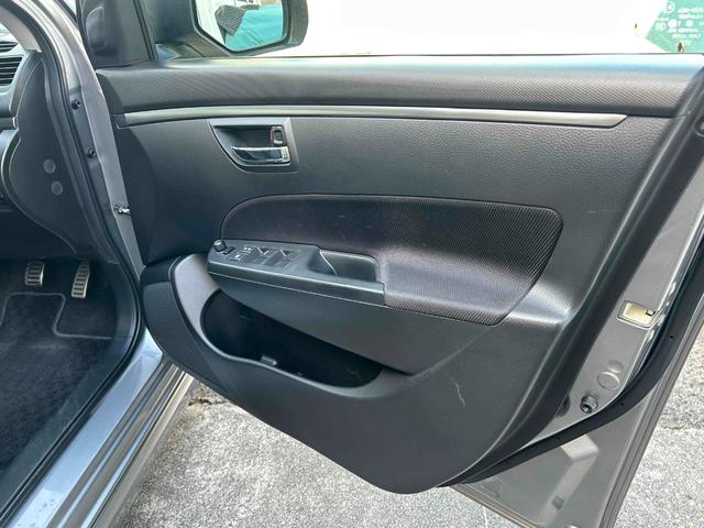 スイフトスポーツ ベースグレード　純正６ＭＴ　プッシュスタート　ＥＴＣ　ＨＩＤライト　社外ナビＴＶ（25枚目）