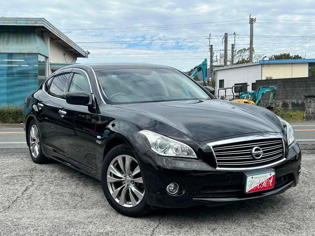 ご覧頂きまして誠に有難うございます！人気のフーガハイブリッド御入庫致しました！走行距離７．２万キロ実走行！ご検討の際はお気軽にお問い合わせをください！