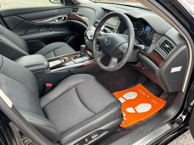 内装もとても綺麗なコンディションを保たれています！この高級感こそがセダンの醍醐味です！