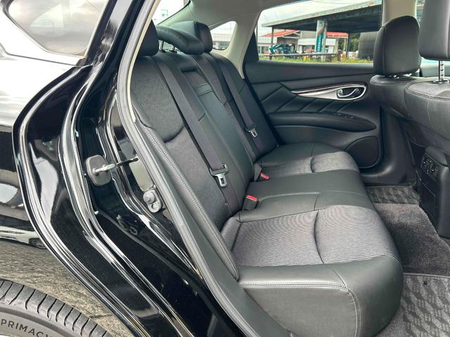 セカンドシートも綺麗なコンディションを保たれています！マット類も綺麗です！