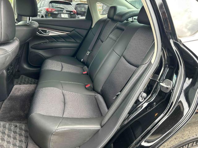 セカンドシートも綺麗なコンディションを保たれています！マット類も綺麗です！