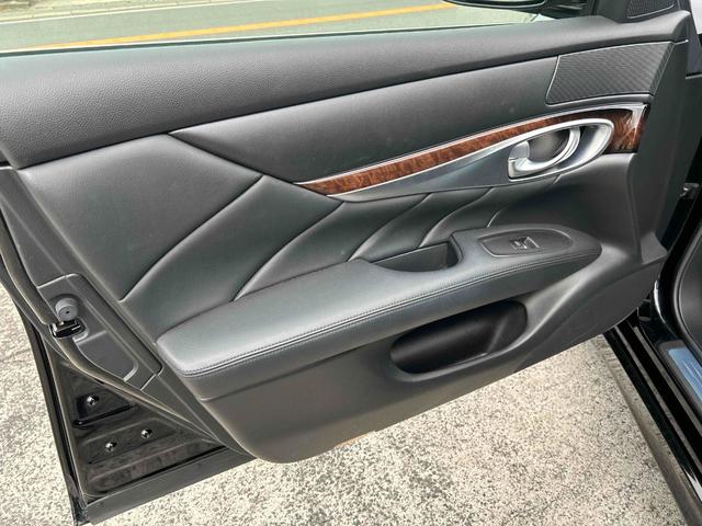 助手席側ドア内張りになります！