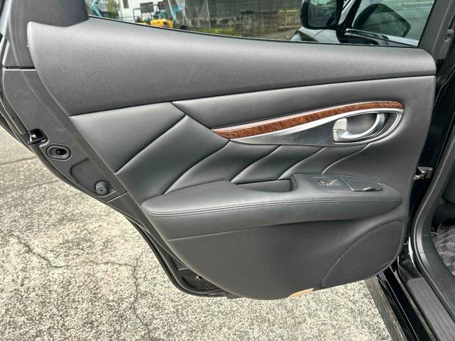 助手席側後方ドア内張りになります！