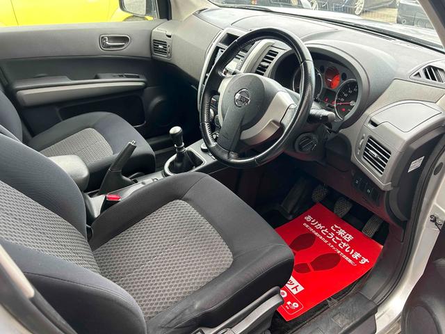 エクストレイル ２０ＧＴ　６速マニュアル　スマートキー（10枚目）