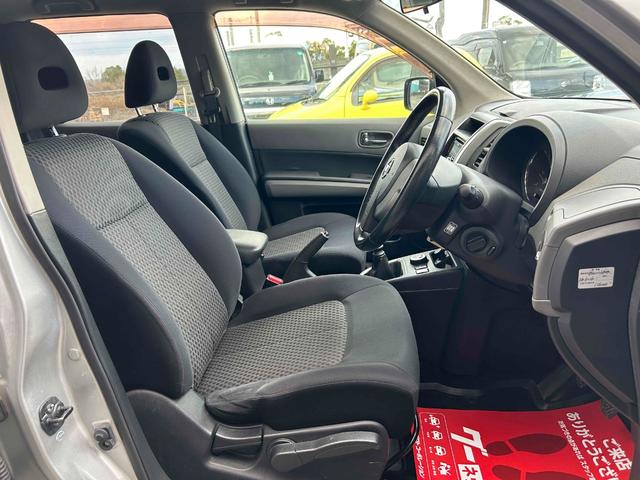 エクストレイル ２０ＧＴ　６速マニュアル　スマートキー（11枚目）