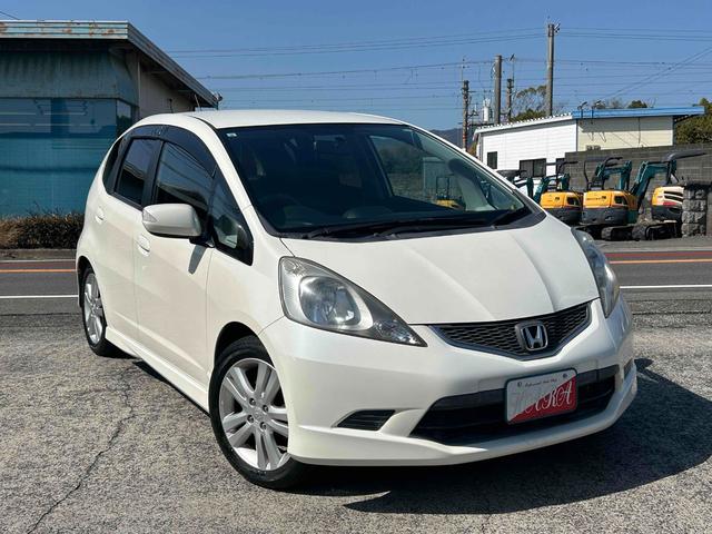 フィット ＲＳ　５速マニュアル　禁煙車　修復歴無（2枚目）