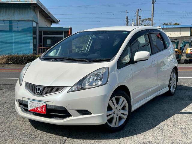 フィット ＲＳ　５速マニュアル　禁煙車　修復歴無（4枚目）