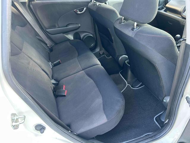 フィット ＲＳ　５速マニュアル　禁煙車　修復歴無（21枚目）