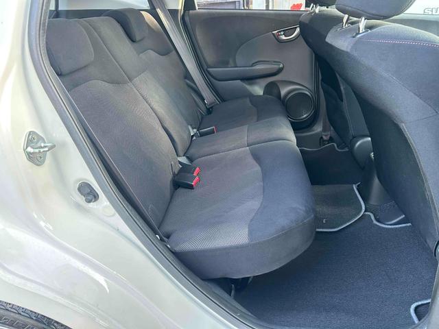 フィット ＲＳ　５速マニュアル　禁煙車　修復歴無（22枚目）