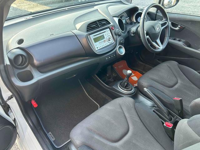 フィット ＲＳ　５速マニュアル　禁煙車　修復歴無（23枚目）