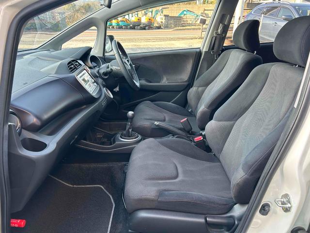 フィット ＲＳ　５速マニュアル　禁煙車　修復歴無（24枚目）