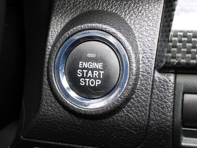 【プッシュスタート装備車】鍵を持っているだけで、ワンタッチでエンジン始動が出来る優れものです。イチイチ鍵を出す手間も無くなり、一度使うと手放せない大変便利で快適な装備です。
