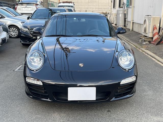 ９１１ブラックエディション　スポーツクロノパッケージ　限定車　専用アルミホイール　ドラレコ　レーダー　ＥＴＣ　バックカメラ　ナビ　ＴＶ　ＨＩＤ　ヘッドライトウォッシャー　キーレスエントリー　シートヒーター　シートエアコン　革シート　盗難防止システム(12枚目)