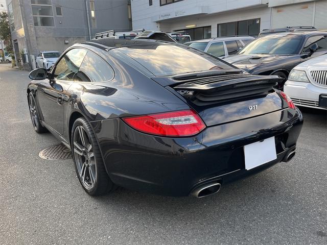 ９１１ブラックエディション　スポーツクロノパッケージ　限定車　専用アルミホイール　ドラレコ　レーダー　ＥＴＣ　バックカメラ　ナビ　ＴＶ　ＨＩＤ　ヘッドライトウォッシャー　キーレスエントリー　シートヒーター　シートエアコン　革シート　盗難防止システム(23枚目)