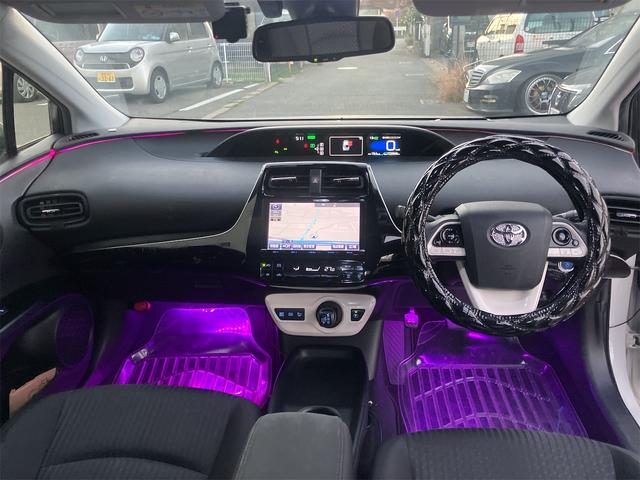 プリウス Ｓセーフティプラス　ドライブレコーダー　ＥＴＣ　クリアランスソナー　レーンアシスト　オートクルーズコントロール　パークアシスト　衝突被害軽減システム　バックカメラ　ナビ　ＴＶ　アルミホイール　オートマチックハイビーム（2枚目）