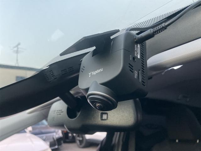 プリウス Ｓセーフティプラス　ドライブレコーダー　ＥＴＣ　クリアランスソナー　レーンアシスト　オートクルーズコントロール　パークアシスト　衝突被害軽減システム　バックカメラ　ナビ　ＴＶ　アルミホイール　オートマチックハイビーム（4枚目）