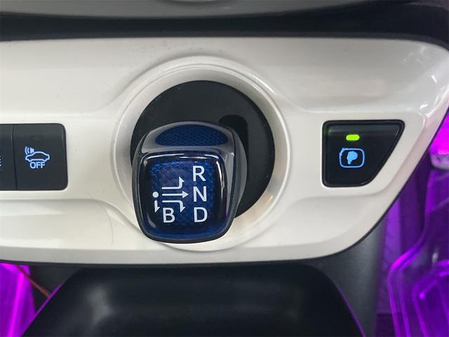 プリウス Ｓセーフティプラス　ドライブレコーダー　ＥＴＣ　クリアランスソナー　レーンアシスト　オートクルーズコントロール　パークアシスト　衝突被害軽減システム　バックカメラ　ナビ　ＴＶ　アルミホイール　オートマチックハイビーム（7枚目）