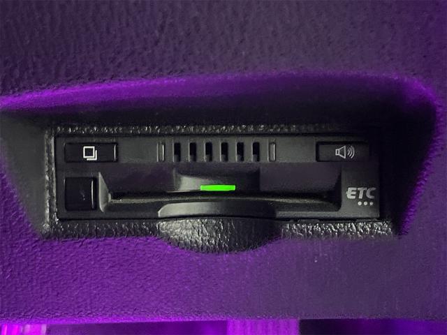 プリウス Ｓセーフティプラス　ドライブレコーダー　ＥＴＣ　クリアランスソナー　レーンアシスト　オートクルーズコントロール　パークアシスト　衝突被害軽減システム　バックカメラ　ナビ　ＴＶ　アルミホイール　オートマチックハイビーム（8枚目）