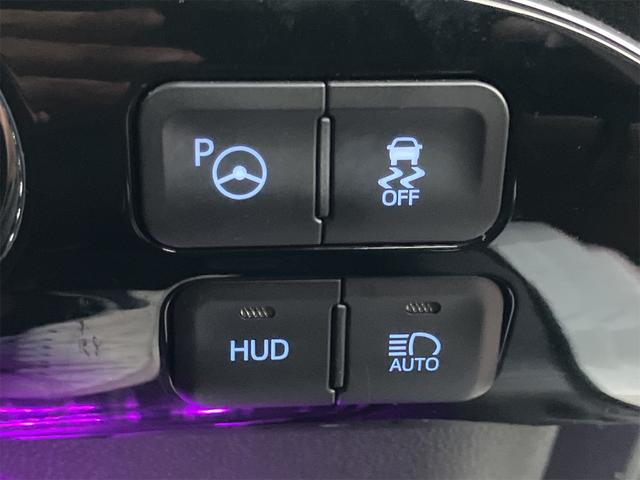 プリウス Ｓセーフティプラス　ドライブレコーダー　ＥＴＣ　クリアランスソナー　レーンアシスト　オートクルーズコントロール　パークアシスト　衝突被害軽減システム　バックカメラ　ナビ　ＴＶ　アルミホイール　オートマチックハイビーム（9枚目）