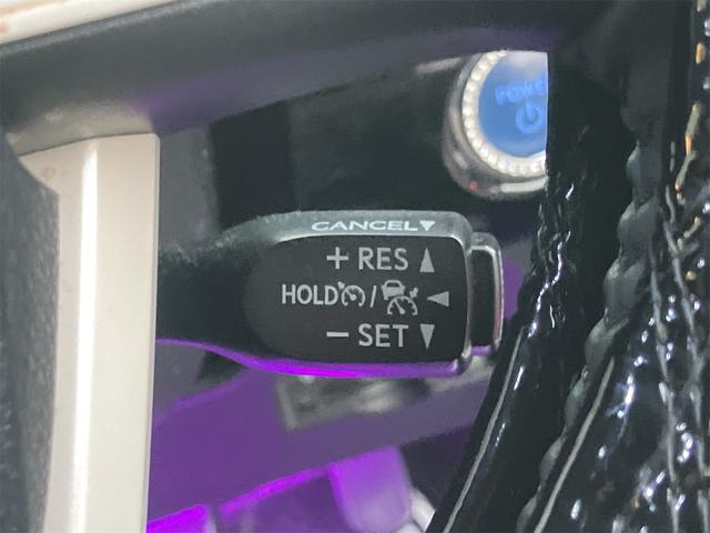 プリウス Ｓセーフティプラス　ドライブレコーダー　ＥＴＣ　クリアランスソナー　レーンアシスト　オートクルーズコントロール　パークアシスト　衝突被害軽減システム　バックカメラ　ナビ　ＴＶ　アルミホイール　オートマチックハイビーム（10枚目）