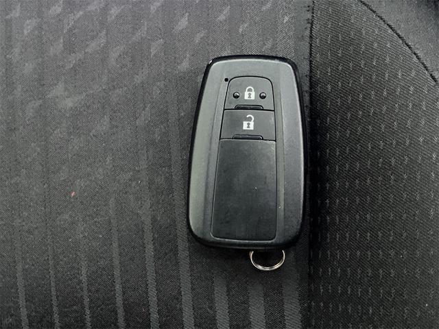 プリウス Ｓセーフティプラス　ドライブレコーダー　ＥＴＣ　クリアランスソナー　レーンアシスト　オートクルーズコントロール　パークアシスト　衝突被害軽減システム　バックカメラ　ナビ　ＴＶ　アルミホイール　オートマチックハイビーム（48枚目）