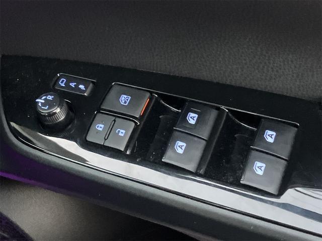 プリウス Ｓセーフティプラス　ドライブレコーダー　ＥＴＣ　クリアランスソナー　レーンアシスト　オートクルーズコントロール　パークアシスト　衝突被害軽減システム　バックカメラ　ナビ　ＴＶ　アルミホイール　オートマチックハイビーム（54枚目）