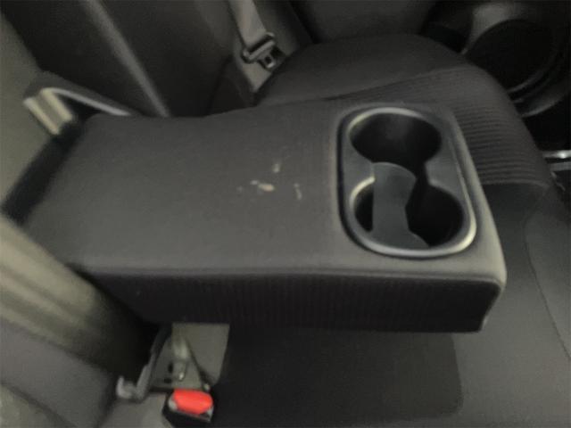 プリウス Ｓセーフティプラス　ドライブレコーダー　ＥＴＣ　クリアランスソナー　レーンアシスト　オートクルーズコントロール　パークアシスト　衝突被害軽減システム　バックカメラ　ナビ　ＴＶ　アルミホイール　オートマチックハイビーム（59枚目）