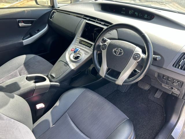 プリウス Ｇツーリングセレクション　ハーフレザーシート　　ＨＩＤヘッドライト　　パワーシート（運転席）　　スマートキー　純正アルミホイール　ＥＴＣ　　６ヶ月保証（3枚目）