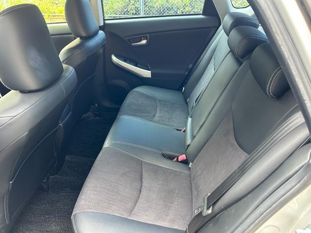 プリウス Ｇツーリングセレクション　ハーフレザーシート　　ＨＩＤヘッドライト　　パワーシート（運転席）　　スマートキー　純正アルミホイール　ＥＴＣ　　６ヶ月保証（5枚目）