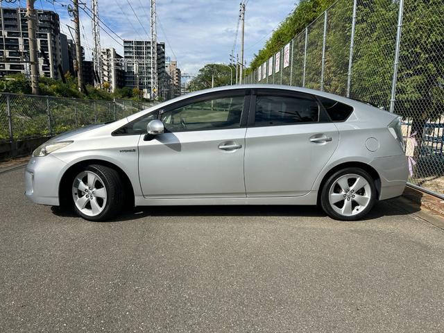 プリウス Ｇツーリングセレクション　ハーフレザーシート　　ＨＩＤヘッドライト　　パワーシート（運転席）　　スマートキー　純正アルミホイール　ＥＴＣ　　６ヶ月保証（8枚目）