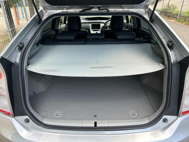 プリウス Ｇツーリングセレクション　ハーフレザーシート　　ＨＩＤヘッドライト　　パワーシート（運転席）　　スマートキー　純正アルミホイール　ＥＴＣ　　６ヶ月保証（9枚目）