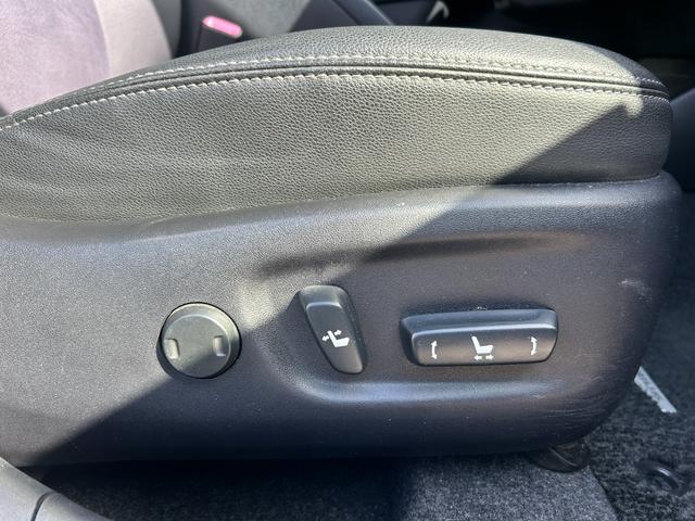 プリウス Ｇツーリングセレクション　ハーフレザーシート　　ＨＩＤヘッドライト　　パワーシート（運転席）　　スマートキー　純正アルミホイール　ＥＴＣ　　６ヶ月保証（13枚目）